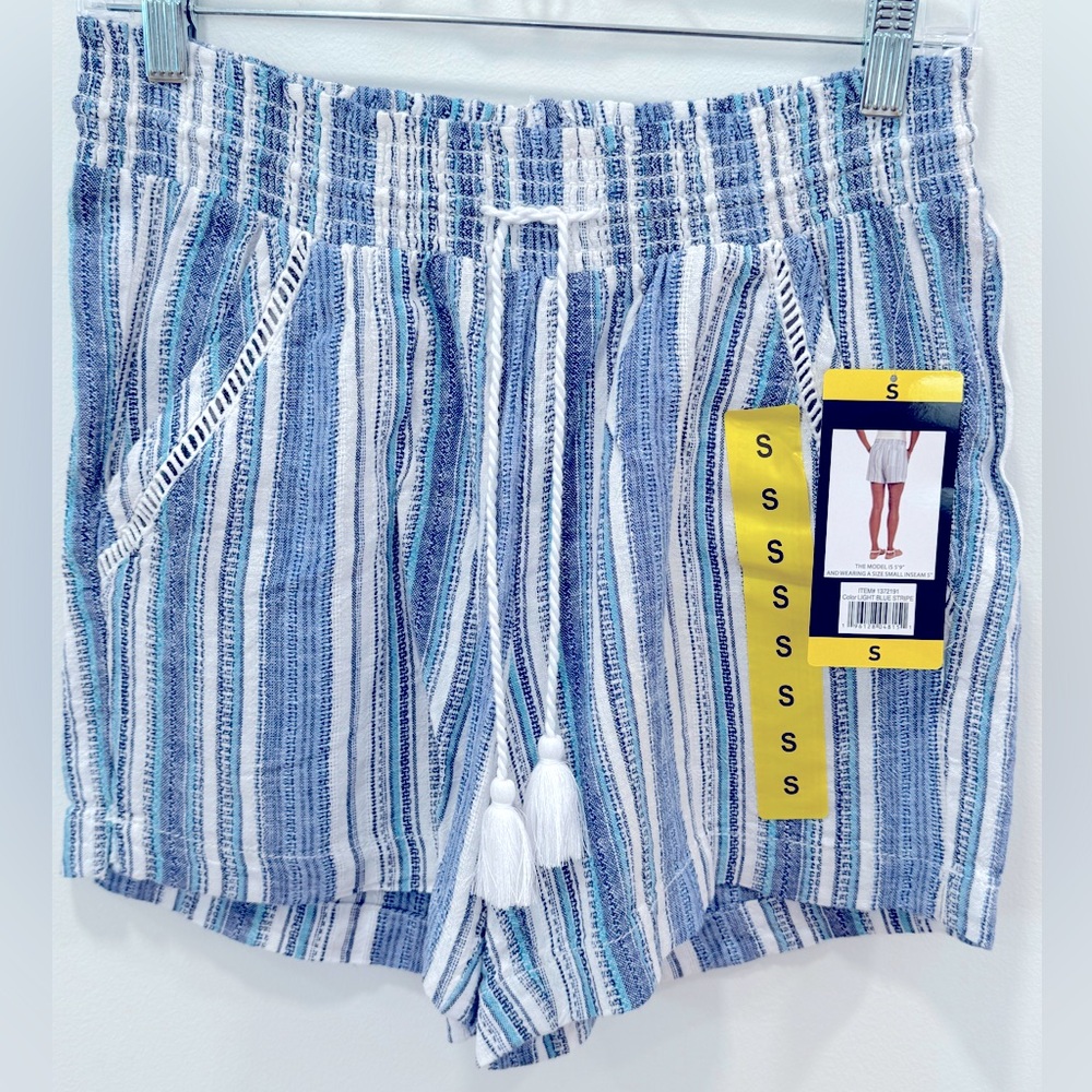 NWT Briggs Blue and White Striped Shorts